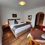 Gaestehaus Burgi Πανσιόν Fügen