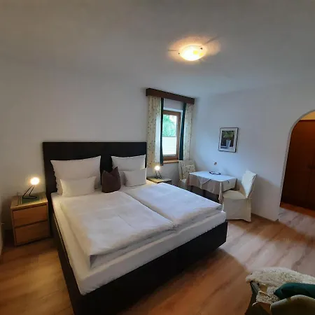 Gaestehaus Burgi フューゲン