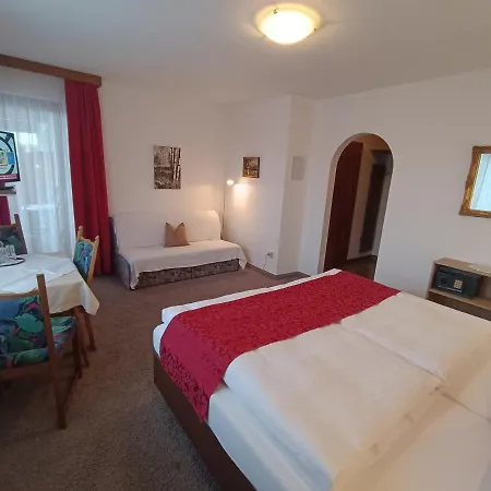 ゲストハウス Gaestehaus Burgi フューゲン