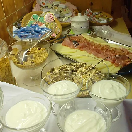 ゲストハウス Gaestehaus Burgi 3*