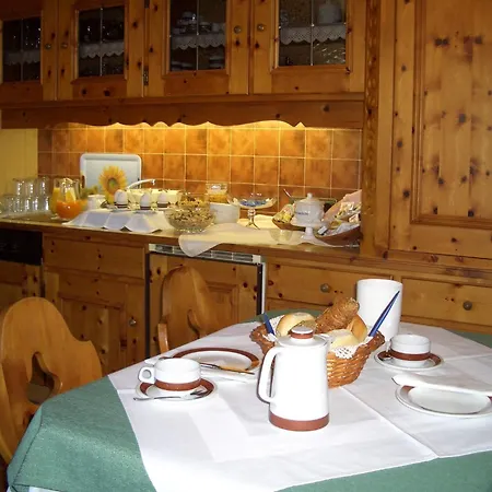 ゲストハウス Gaestehaus Burgi