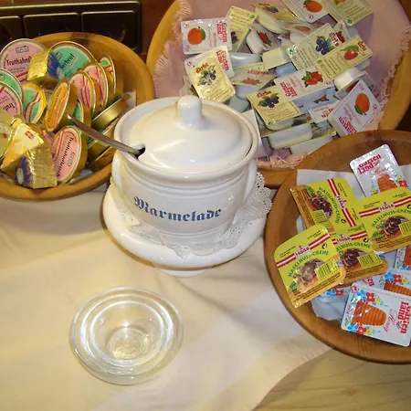 ゲストハウス Gaestehaus Burgi フューゲン