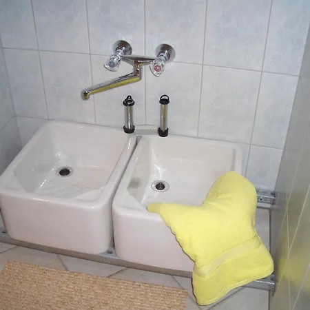 ゲストハウス Gaestehaus Burgi