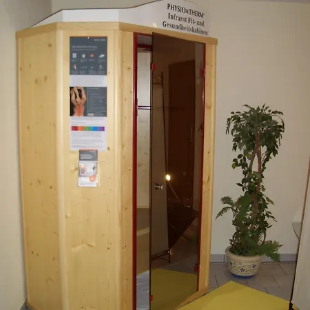 ゲストハウス Gaestehaus Burgi 3*