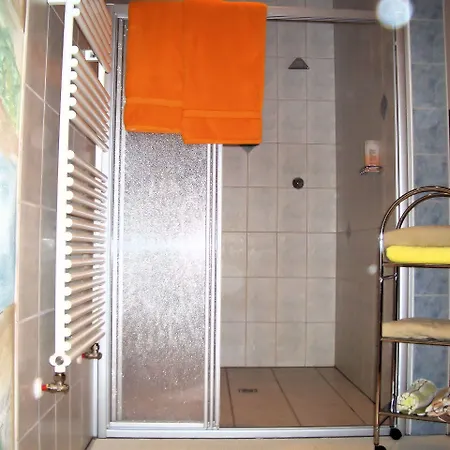 ゲストハウス Gaestehaus Burgi フューゲン