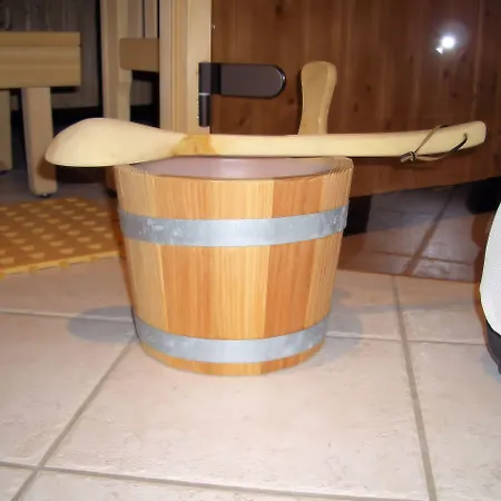 ゲストハウス Gaestehaus Burgi フューゲン