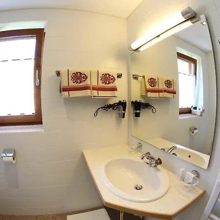 Gaestehaus Burgi ゲストハウス フューゲン