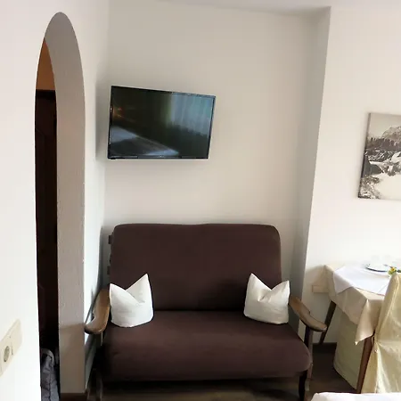 ゲストハウス Gaestehaus Burgi 3*