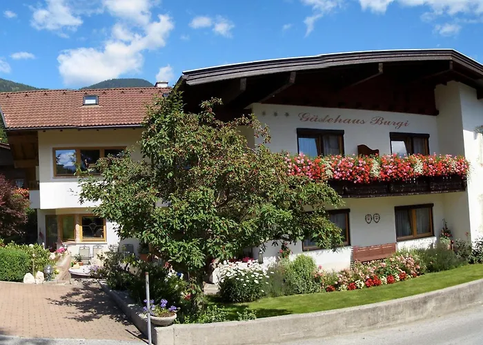 Guest house Gaestehaus Burgi Fuegen