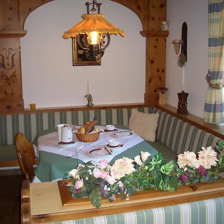 Pensjonat Gaestehaus Burgi Fügen