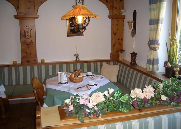 Pensjonat Gaestehaus Burgi Fügen